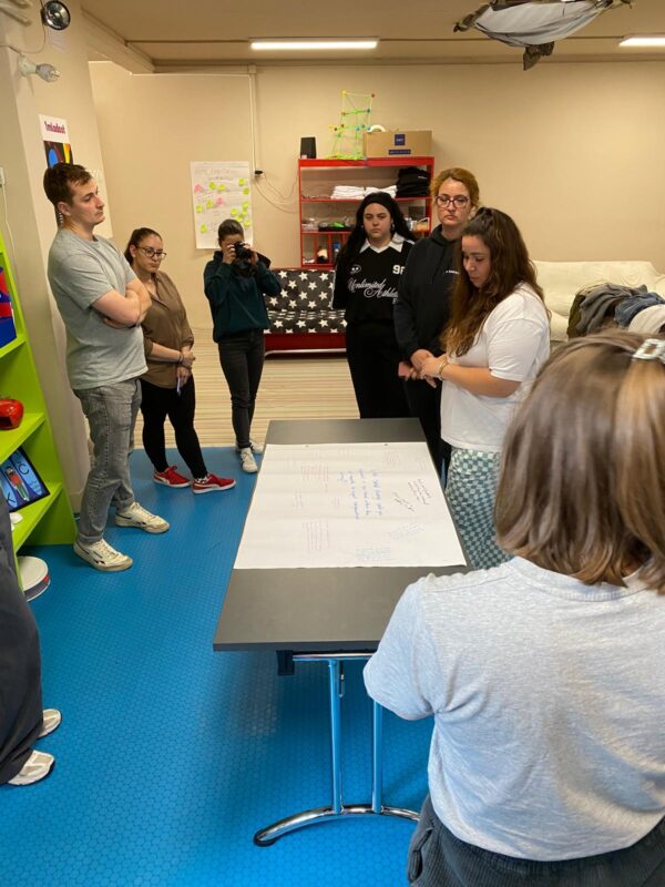 Designing Intergenerational Citizen Science Projects for Sustainable Households